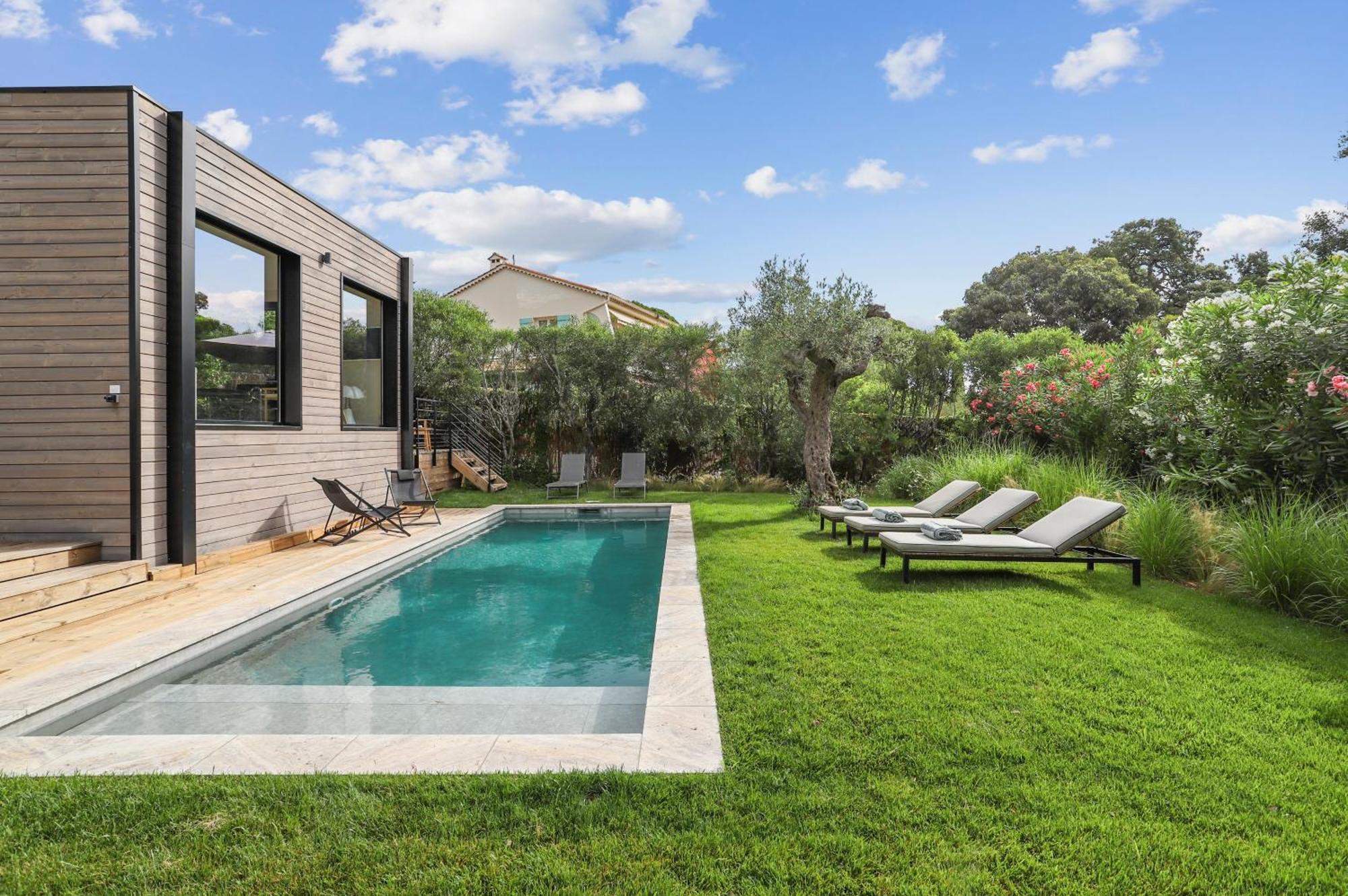 Villa La Temana, rénovée, piscine privée chauffée, grand jardin, plages et commerces à pied, à Cavalaire, près de Saint-Tropez Cavalaire-sur-Mer Exterior foto