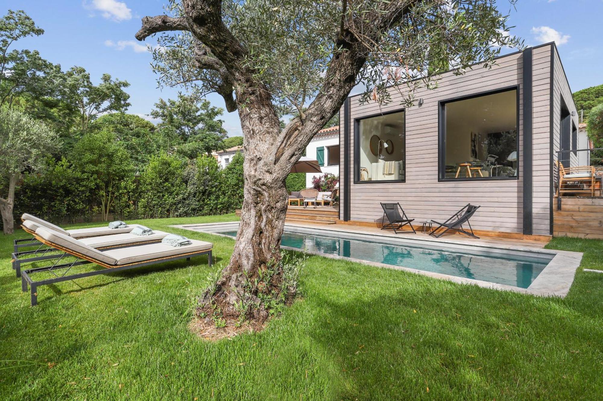 Villa La Temana, rénovée, piscine privée chauffée, grand jardin, plages et commerces à pied, à Cavalaire, près de Saint-Tropez Cavalaire-sur-Mer Exterior foto