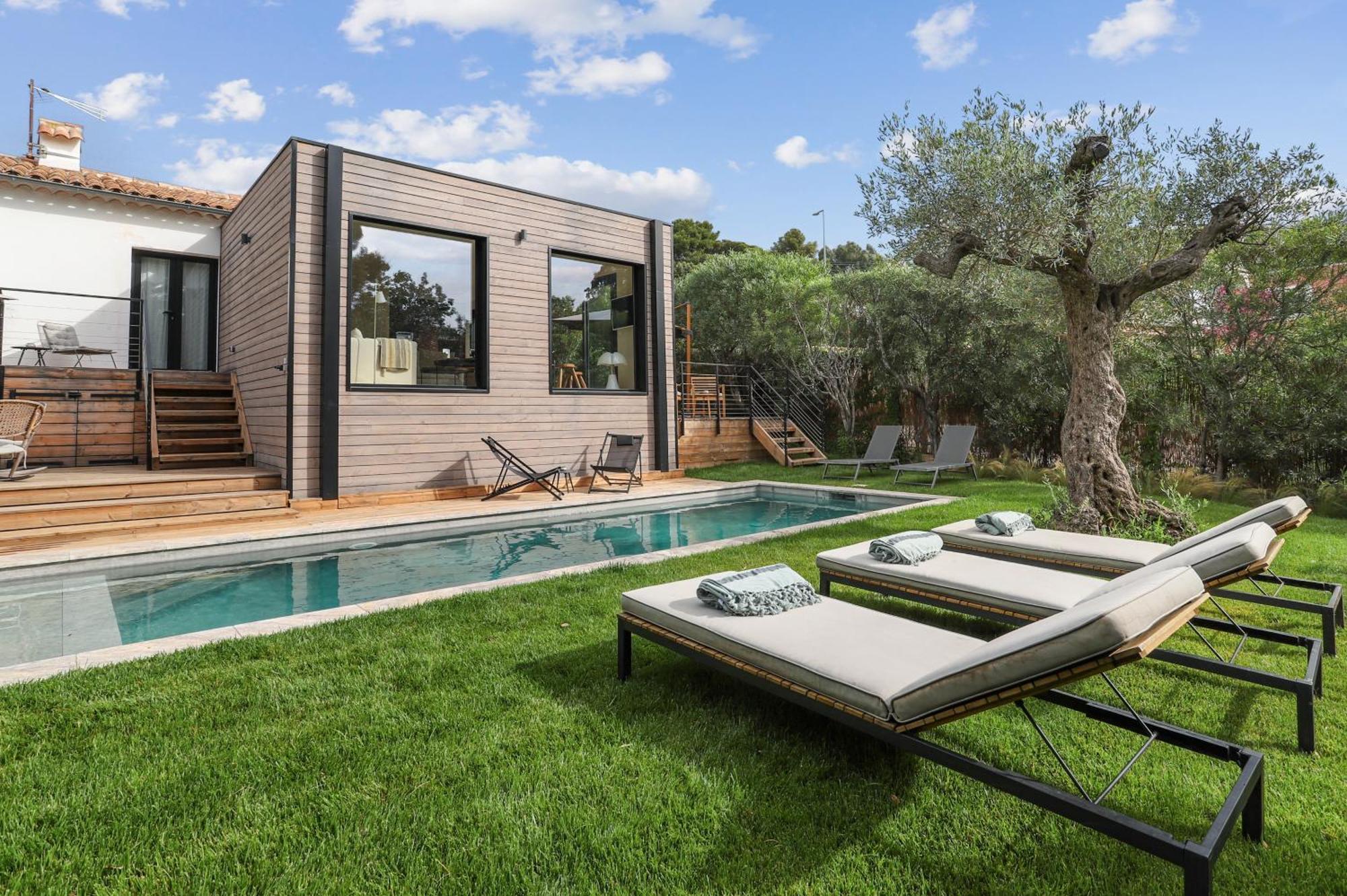Villa La Temana, rénovée, piscine privée chauffée, grand jardin, plages et commerces à pied, à Cavalaire, près de Saint-Tropez Cavalaire-sur-Mer Exterior foto
